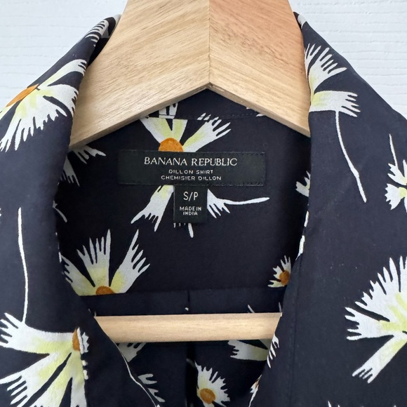 Banana Republic silk button down blouse, size small - Picture 3 of 4